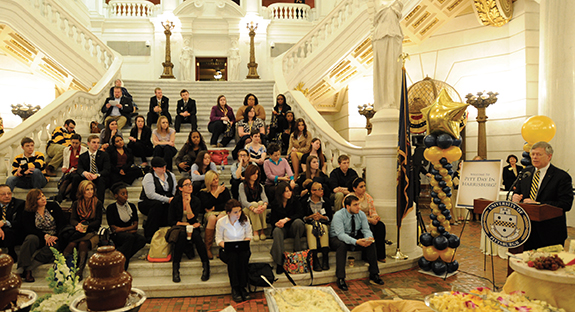 Pitt Chancellor Mark A. Nordenberg addresses a group of Pitt students, alumni, and friends in the Capitol rotunda in Harrisburg.