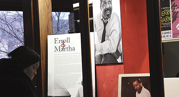 A crowd of faculty, students, and community members gathered at the William Pitt Union on Feb. 4 to see the new tribute to Pittsburgh-born jazz pianist Erroll Garner. The display was assembled by Pitt Jazz Studies doctoral students Billy D. Scott, Ben Barson, and Jeff Weston under the guidance of Assistant Professor of Music Michael Heller. The display consists of photos, letters, memorabilia, awards, and other items that tell the story of Garner and his manager Martha Glaser, who fought to protect his rights as a Black artist in the 1950s. 