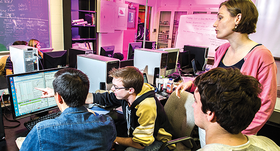 Welkin Pope, research assistant professor of biological sciences, teaches a Pitt SEA-PHAGES course in Clapp Hall.