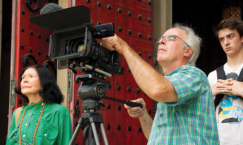 French-Canadian cable TV network films the Cathedral of Learning and its Nationality Rooms