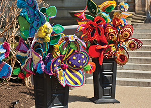 Colorful Pop des Fleurs were dispersed around Oakland, initially by the Fiberarts Guild of Pittsburgh, but other organizations, including Pitt, joined in creating the displays. (Photo by Emily O'Donnell)