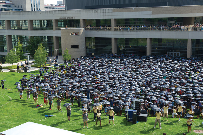 A total of 3,524 incoming Pitt freshmen students hold umbrellas aloft during a six-minute choreographed dance on the lawn adjacent to the Petersen. The event celebrated the centenary of Pitt alumnus Gene Kelly (1912-1996) and set a Guinness World Record for “Greatest Number of People Simultaneously Performing an Umbrella Dance at a Single Venue.”  