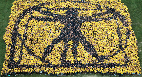 Awakening Their Own Leonardo: About 3,700 of Pitt’s new and transfer students gathered to recreate Leonardo Da Vinci’s Vitruvian Man, a 15th-century drawing that blends both art and science in a study of human proportion. The Aug. 26 event on the Petersen Events Center’s lawn is an annual tradition for Pitt’s incoming class during New Student Week. Previous years have seen students form a human globe and a Pitt panther. This year’s image pays homage to Pitt’s Year of the Humanities in the University. Welcome, Class of 2019!