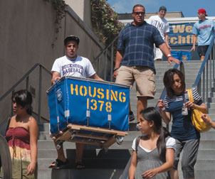 022762_001_DIG_DSC_3395_00 A scene from Arrival Survival during Pitt's 2009 Orientation Week.