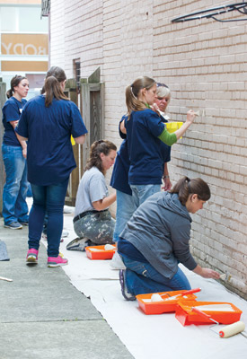 About 300 University of Pittsburgh faculty, staff, and students volunteered in several Pittsburgh neighborhoods as part of the United Way’s annual Day of Caring, held Sept. 28. Pitt partnered with TIAA-CREF for the day, and volunteers worked on projects ranging from making interior improvements at the Hazelwood YMCA to planting native trees in Oakland. Above: Pitt volunteers paint an outside wall adjacent to the Sojourner House, an East Liberty residence that serves homeless women in recovery and their children. 