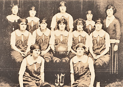 varsity Pitt’s 1924 women’s basketball team